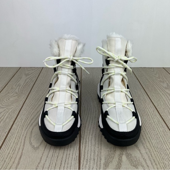 Sorel Women's Ona RMX Glacy Faux Fur Waterproof Boot US9.5 Sea Salt / Black $150 - Picture 2 of 8
